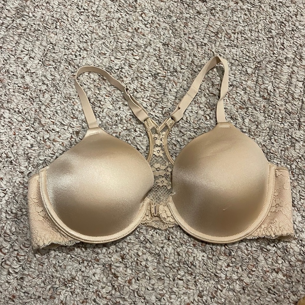 Maidenform bra. Lightly lined. Size: 36B. Nude. Used but great condition